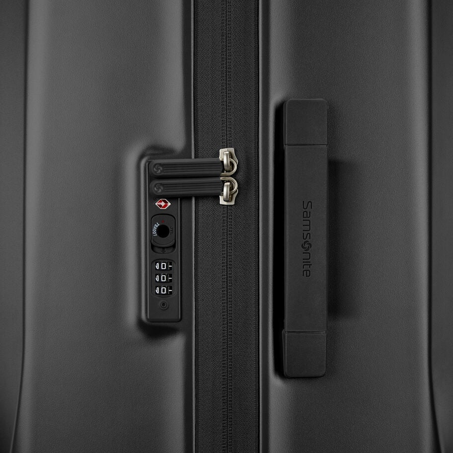 Samsonite UpLIFT valise grand &agrave; roues rigide in the color Phantom Black. image number 4