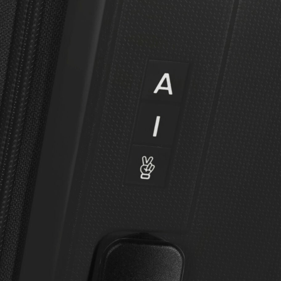 American Tourister Rejoy Spinner Large in the color True Black. image number 7