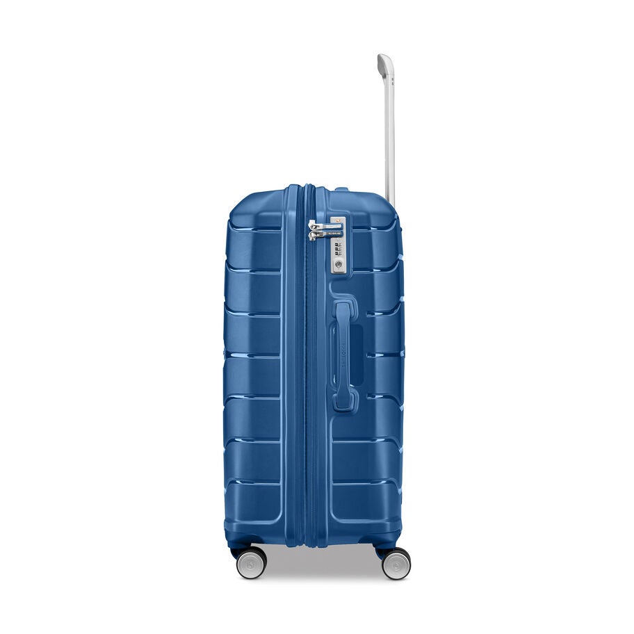 Samsonite Freeform&trade; Spinner Medium in the color Navy Blue. image number 1