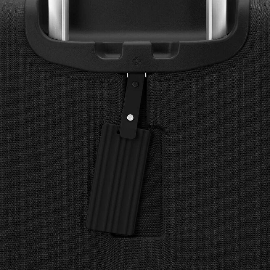 Samsonite Silhouette 18 Spinner Garment Bag in the color Black. image number 5