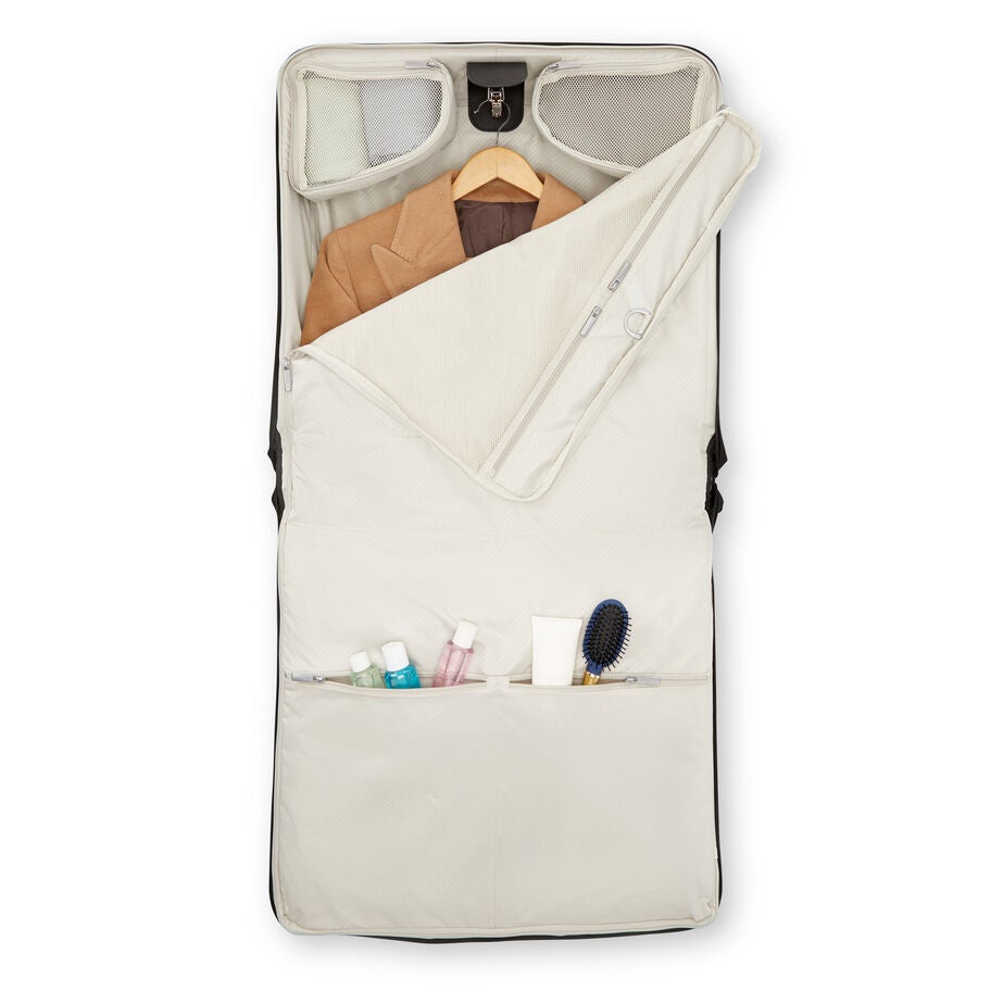 Samsonite Silhouette 18 Spinner Garment Bag in the color Black. image number 1