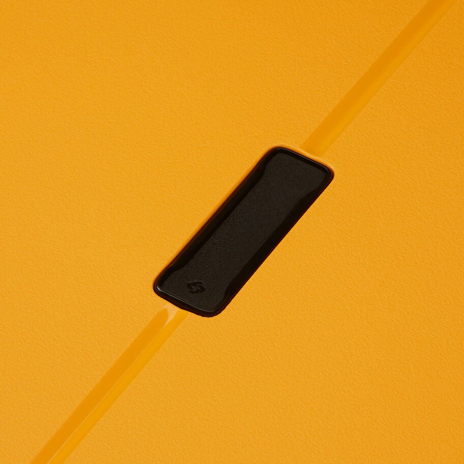 Samsonite Essens Spinner Large in the color Radiant Yellow. image number 13