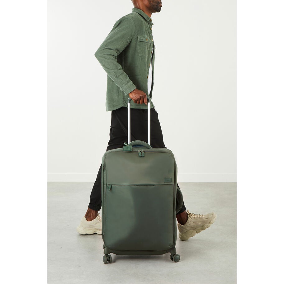 Lipault PLUME Valise Long S&egrave;jour in the color Khaki. image number 1