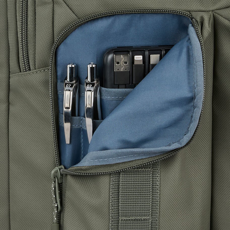 High Sierra Lineage Sac &agrave; Dos de Voyage in the color Olive. image number 4