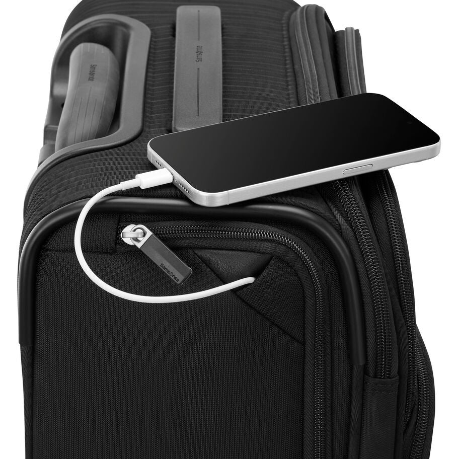 Samsonite Silhouette 18 Spinner Carry-On&trade; in the color Black. image number 4