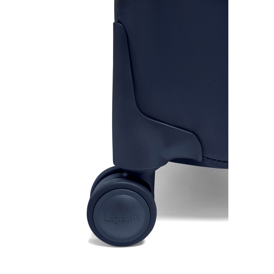 Lipault PLUME Medium Trip in the color Navy. image number 5