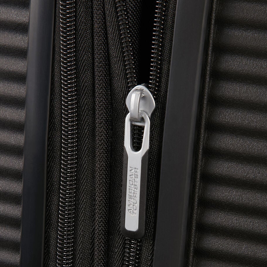 American Tourister Curio Spinner Medium in the color Bass Black. image number 4