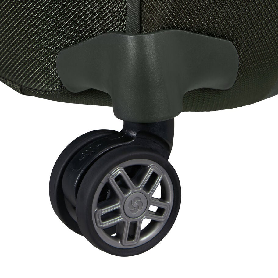 Samsonite Re-Lite Spinner Medium in the color Climbing Ivy. image number 15