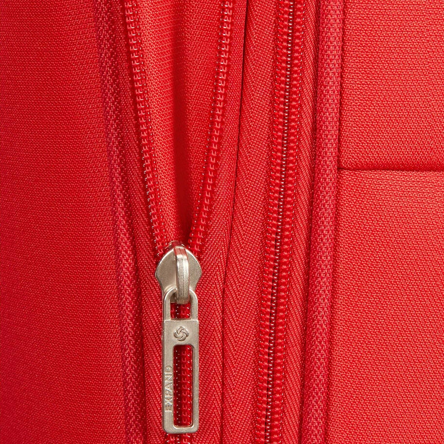 Samsonite Base Boost Spinner Medium in the color Red. image number 9