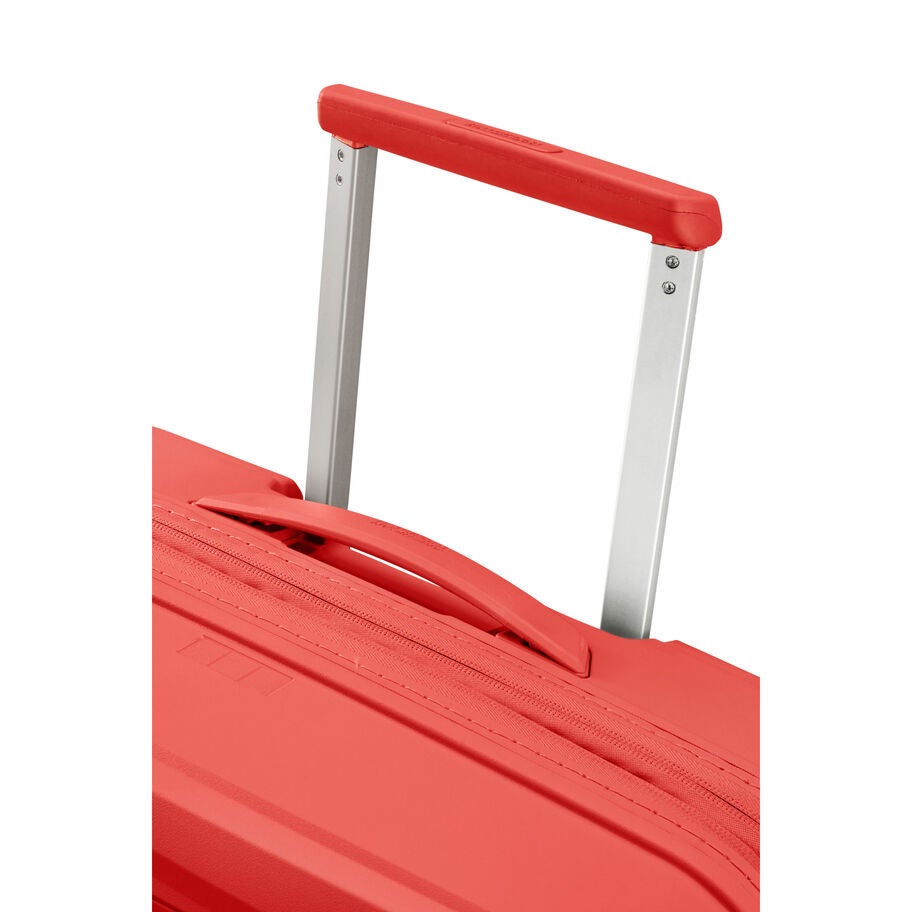 American Tourister FastForward Carry-On&trade; &agrave; Roues in the color Corail orang&eacute;. image number 2
