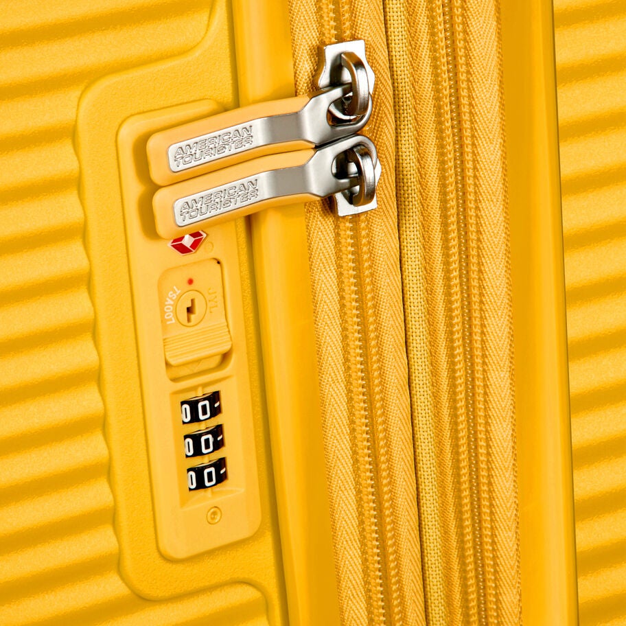 American Tourister Curio Valise de Cabine Spinner in the color Jaune Dor&eacute;. image number 5