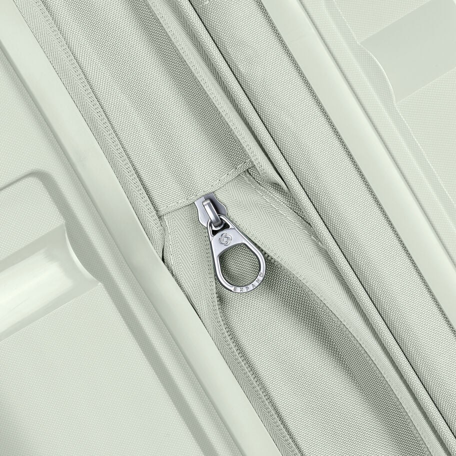 Samsonite Outline Pro Spinner Medium in the color Sage. image number 3
