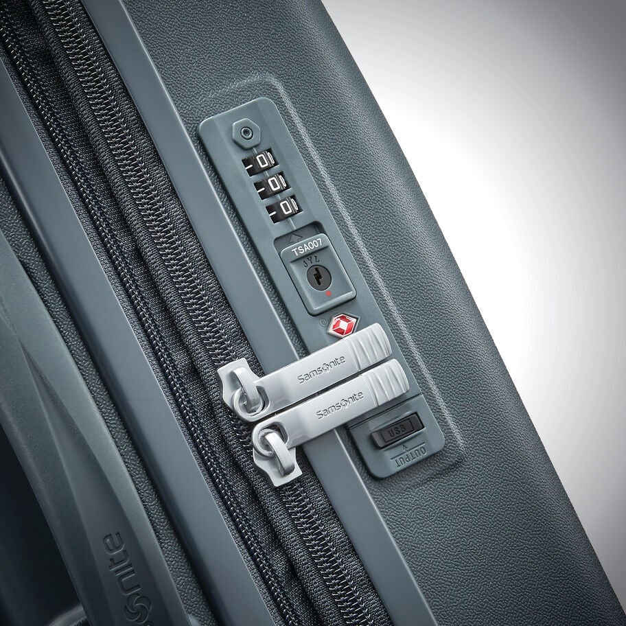 Voltage DLX CarryOn Spinner CarryOn Hardside Luggage Samsonite Canada