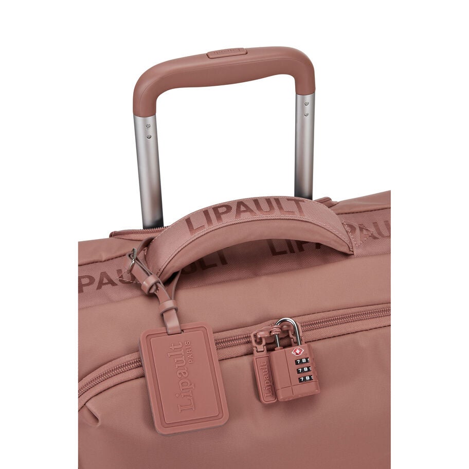 Lipault PLUME Valise Long S&egrave;jour in the color Bois De Rose. image number 3