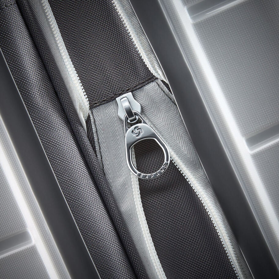 Samsonite Freeform™ Spinner Medium in the color White. image number 3