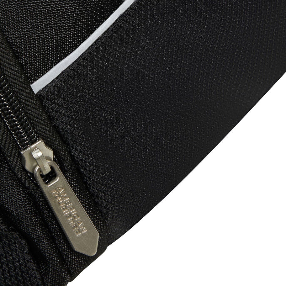 American Tourister SummerRide Sac d&rsquo;embarquement convertible in the color Noir. image number 9
