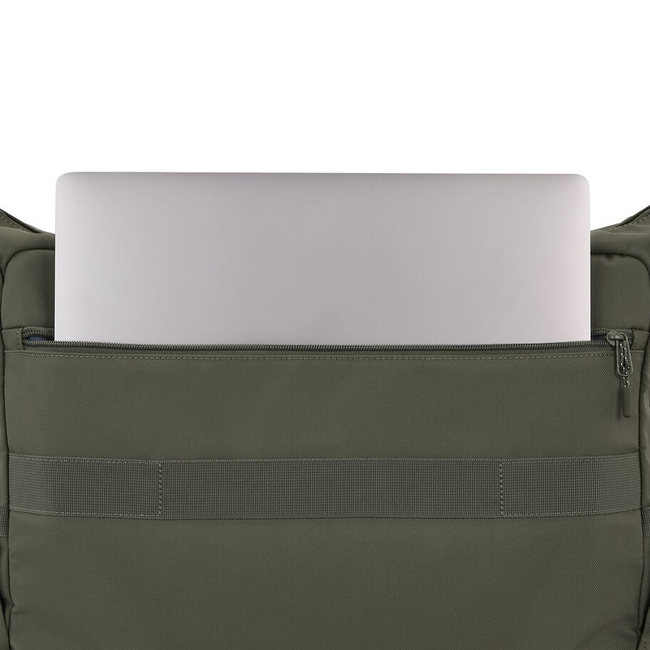 High Sierra Lineage Fourre-tout in the color Olive. image number 4