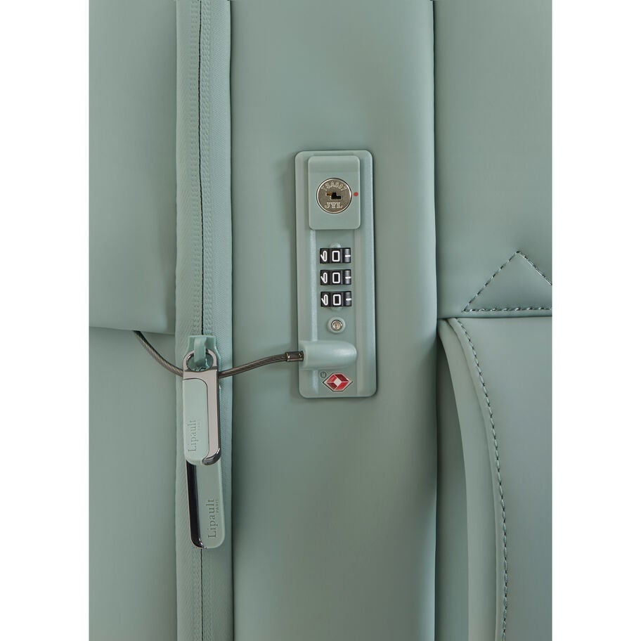 Lipault LOST IN BERLIN Valise Cabin 2.0 in the color Vert yoga. image number 4