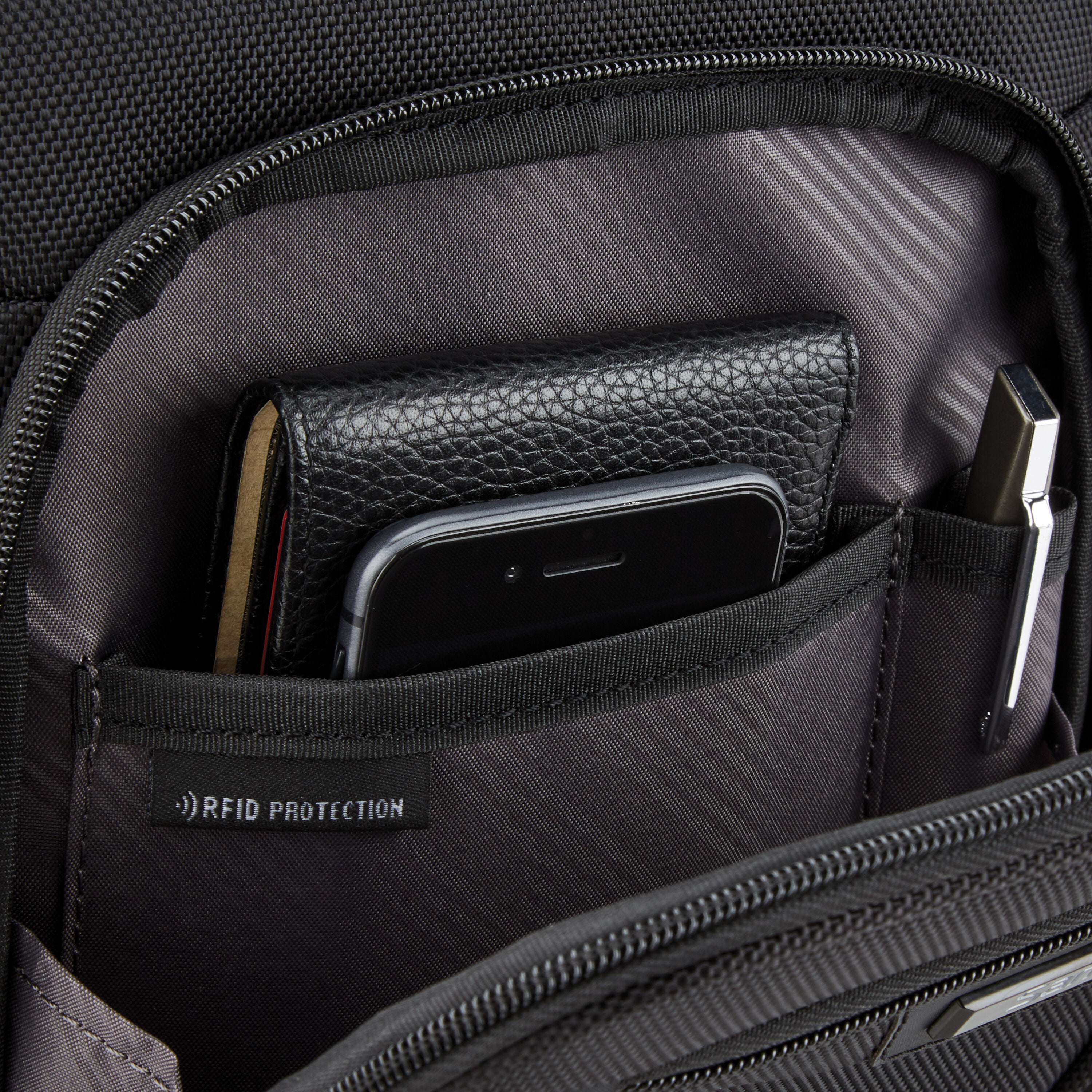 Buy Samsonite Classic NXT Vertical Tablet With RFID for CAD 65.00