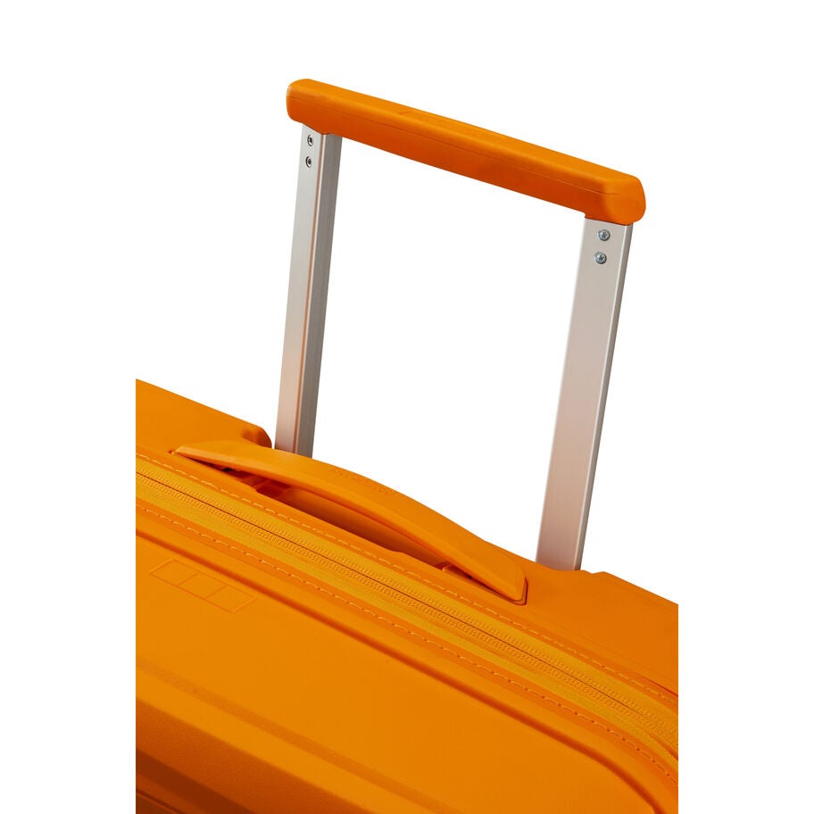 American Tourister FastForward Carry-On&trade; &agrave; Roues in the color Orange &eacute;clatant. image number 2