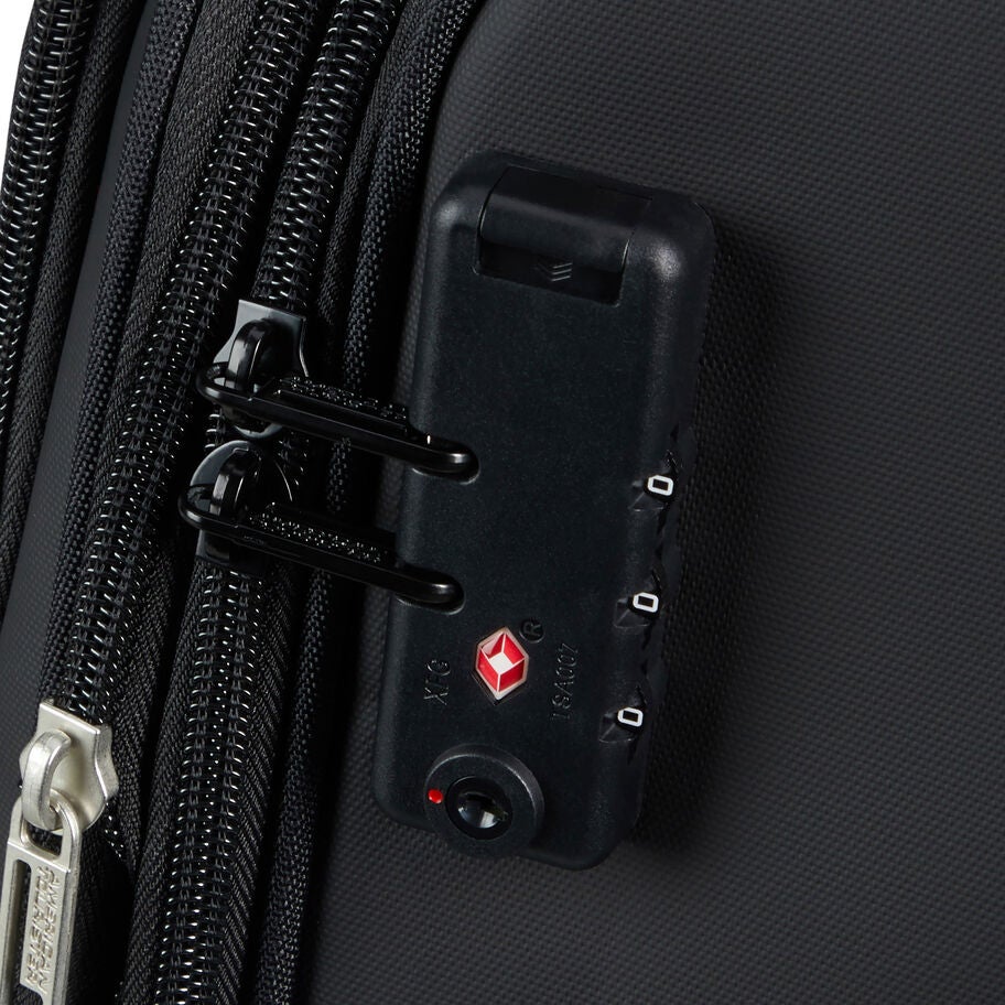 American Tourister Daring Dash Spinner Carry-On&trade; in the color Black/Blue. image number 7