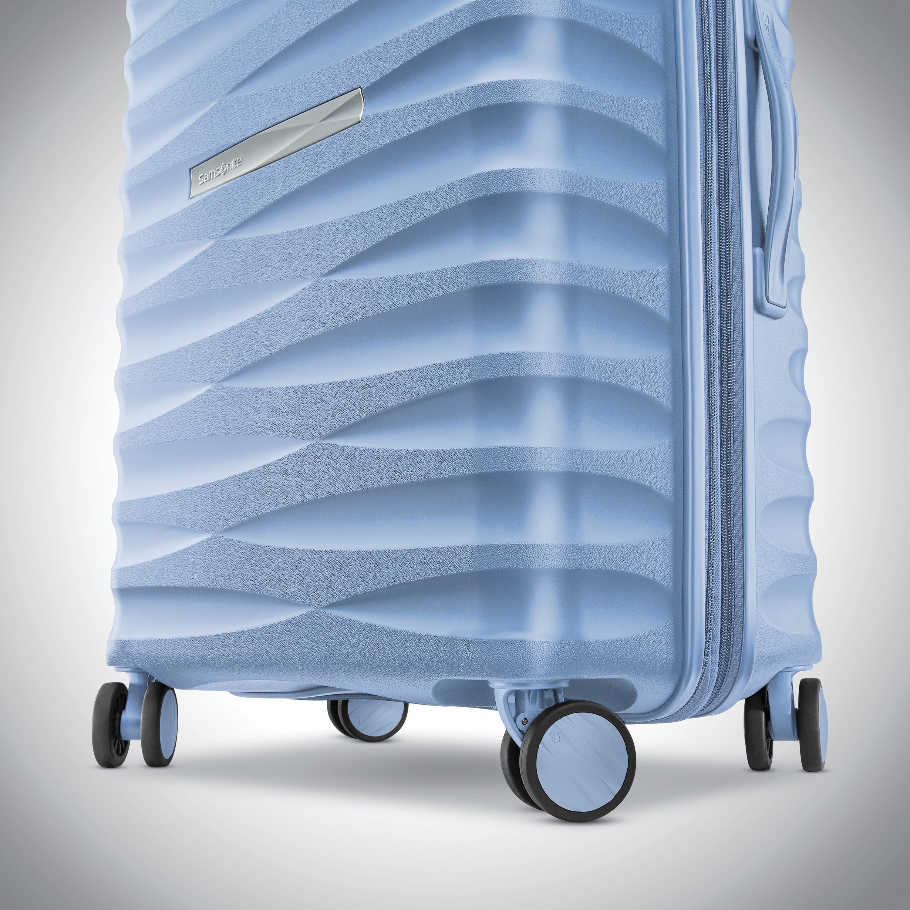 Samsonite voltage cheap dlx 20 spinner