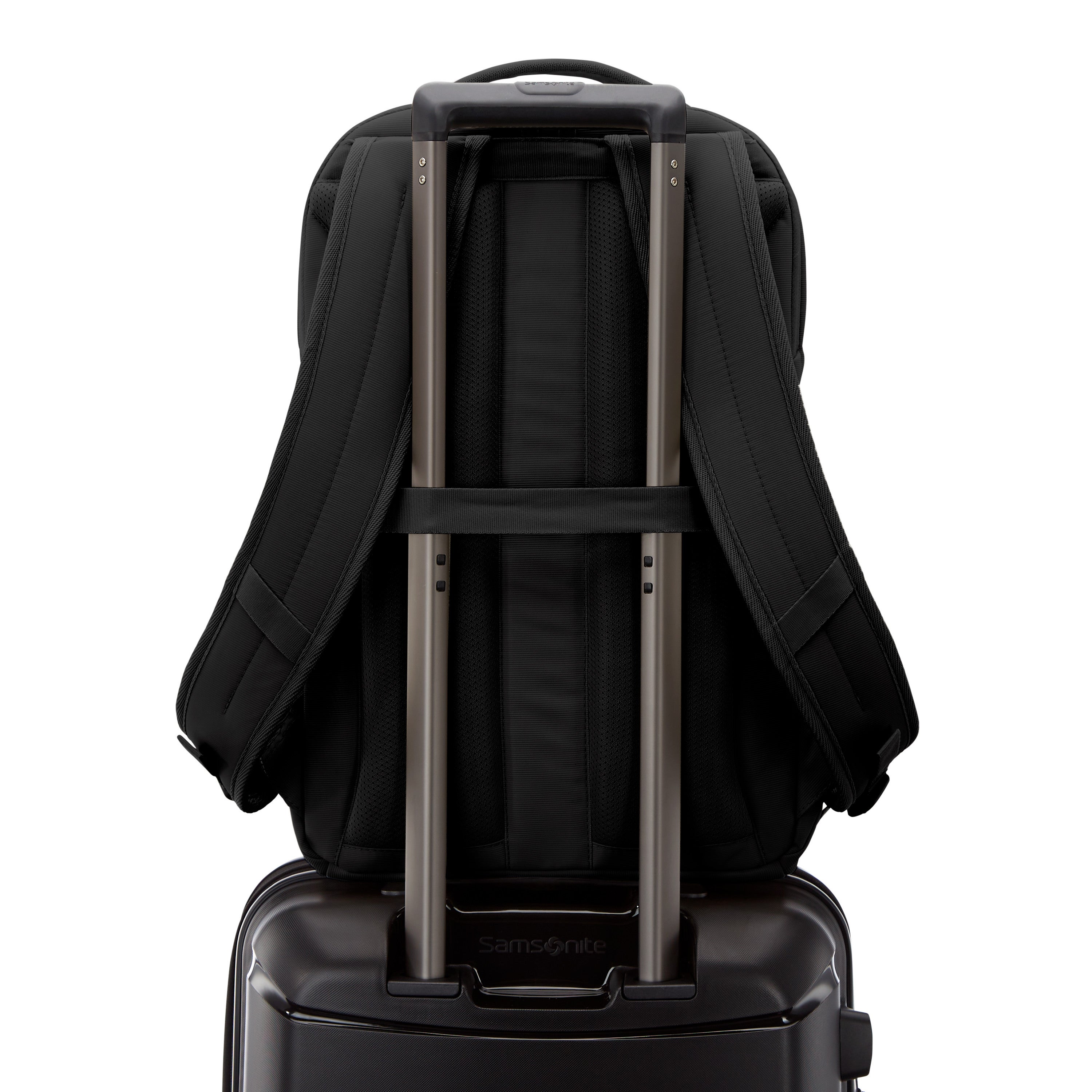 Laptop bag with smart sleeve clearance